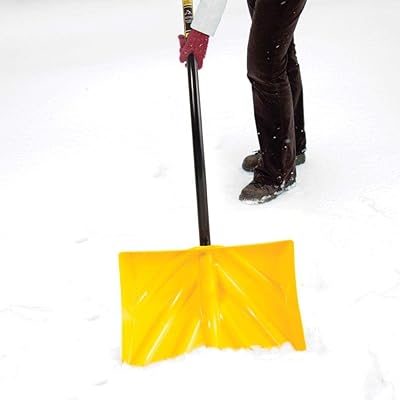 True Temper 1603400 Poly Snow Shovel/Pusher with Ergonomic D-Grip Steel Handle 18 Inch